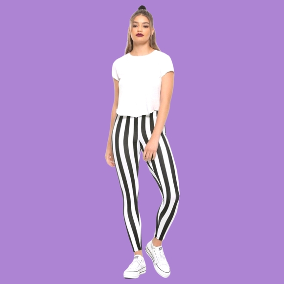 Midnight Hour: Black & White Vertical Striped Leggings - Picture 4 of 11
